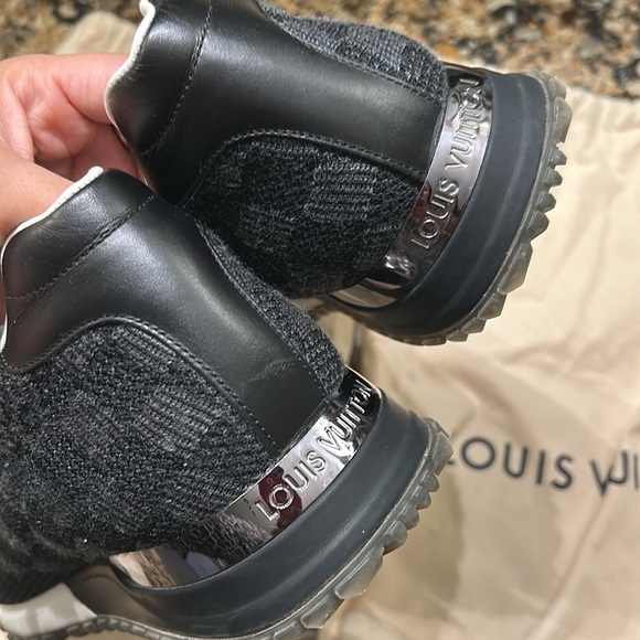 Louis Vuitton sneakers, black, size 11, only worn once. - Picture 6 of 11